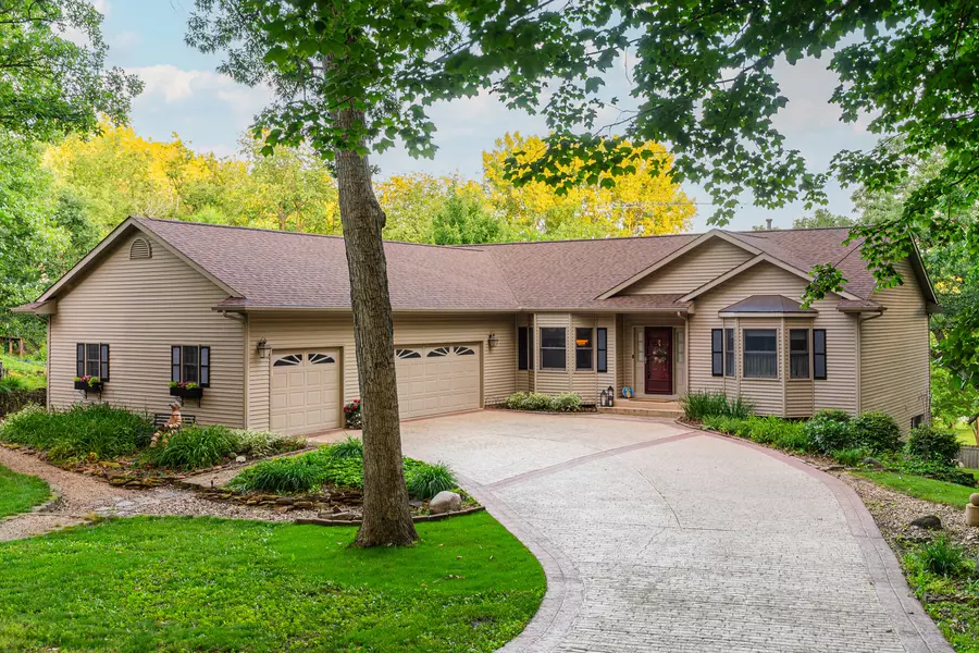 503 N Sangamon LN, Dixon, IL 61021