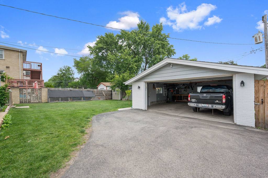 Bensenville, IL 60106,903 S York RD