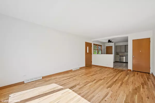 Arlington Heights, IL 60005,1114 S MITCHELL AVE