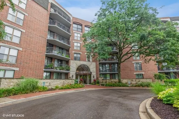 511 Aurora AVE #519, Naperville, IL 60540