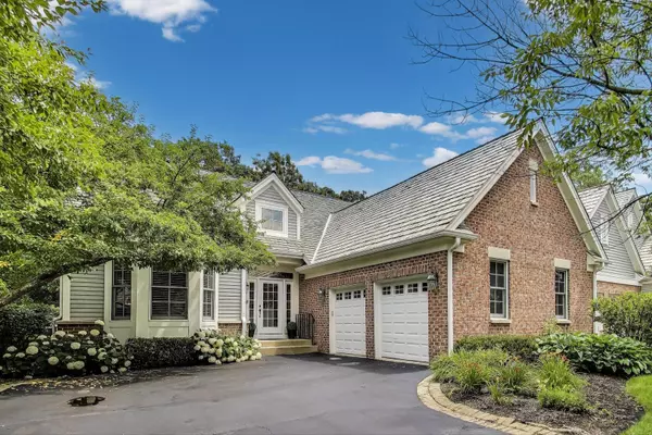 95 S Canterbury CT, Lake Forest, IL 60045