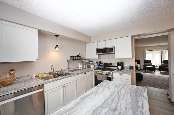 Downers Grove, IL 60515,4946 Douglas RD #202