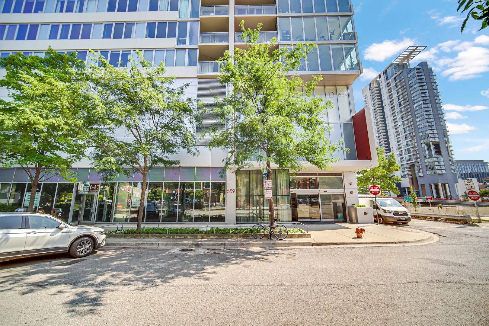 Chicago, IL 60661,659 W RANDOLPH ST #1216