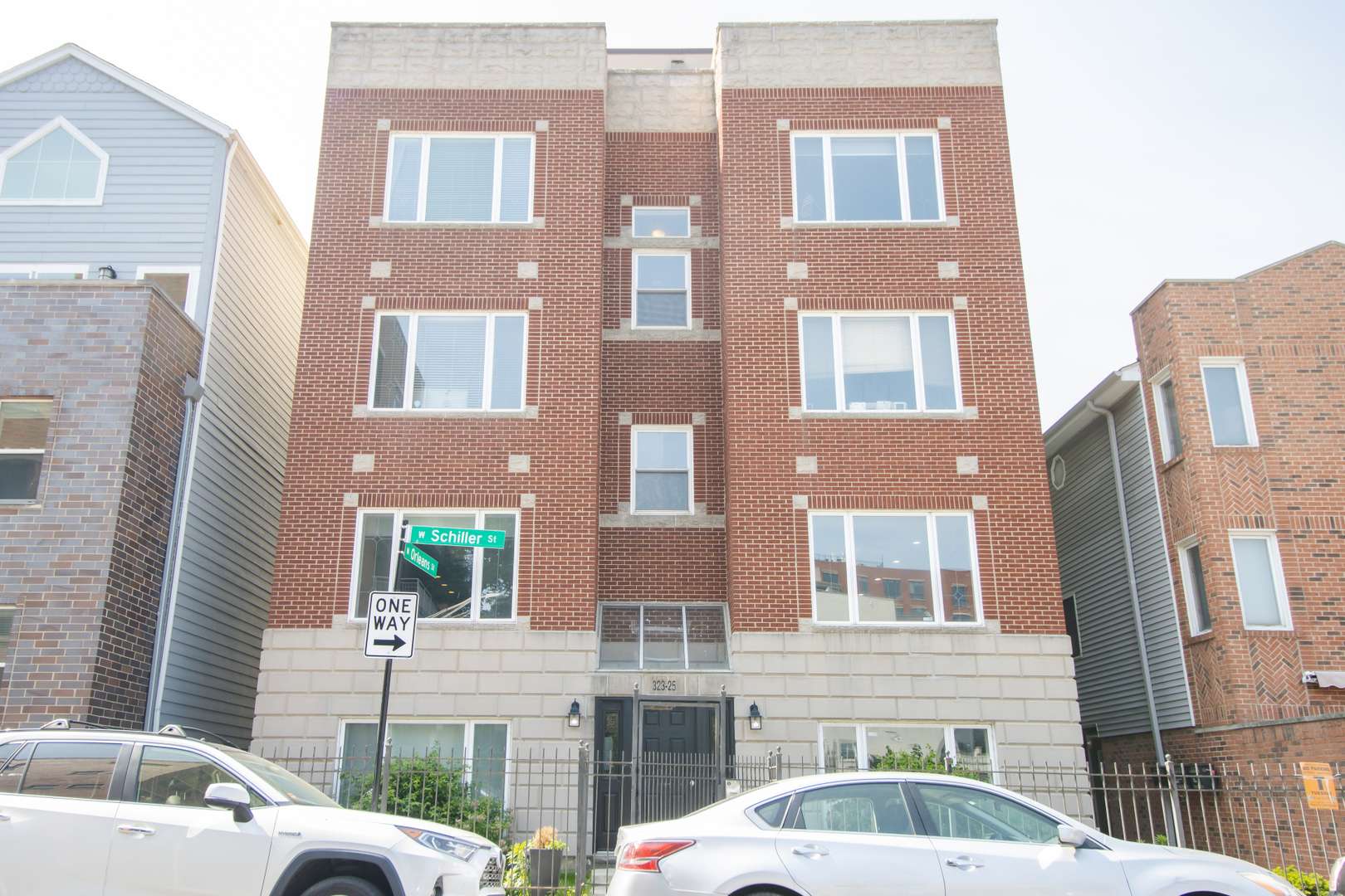 323 W Schiller ST #1W, Chicago, IL 60610