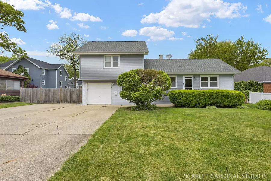 14 E Madison ST, Villa Park, IL 60181