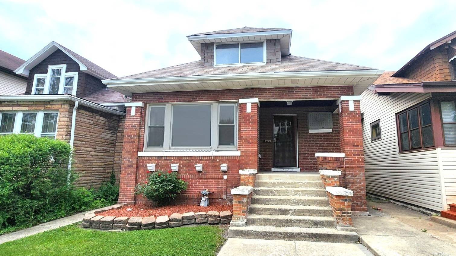 10742 S Prairie AVE, Chicago, IL 60628
