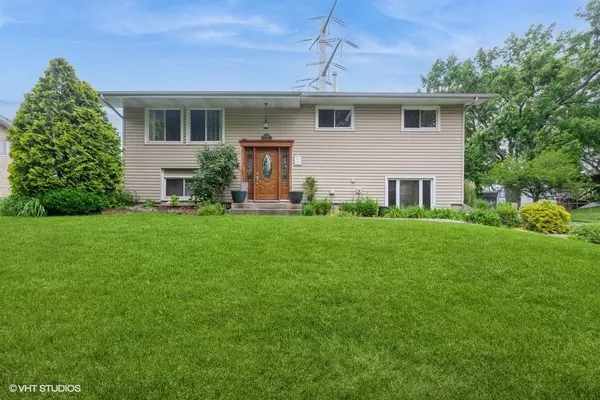 2S200 Valley RD, Lombard, IL 60148