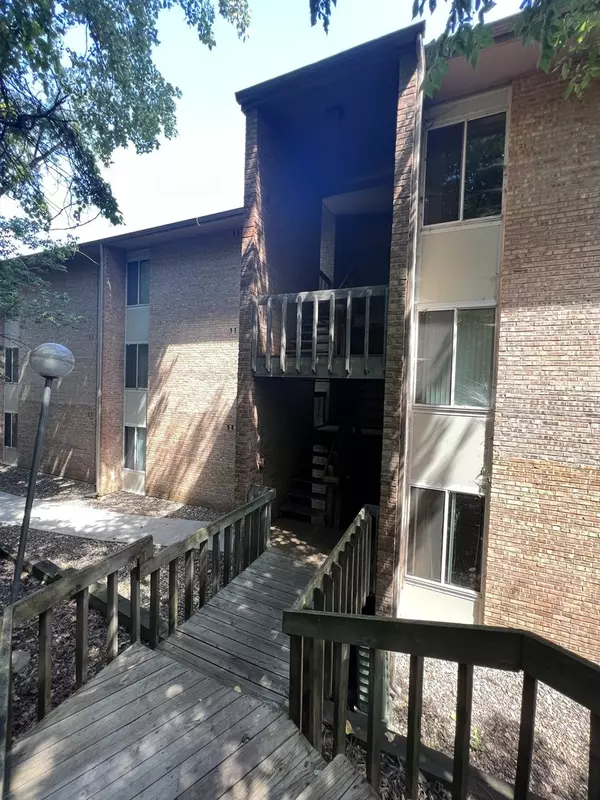 5904 Forest View RD #3F, Lisle, IL 60532