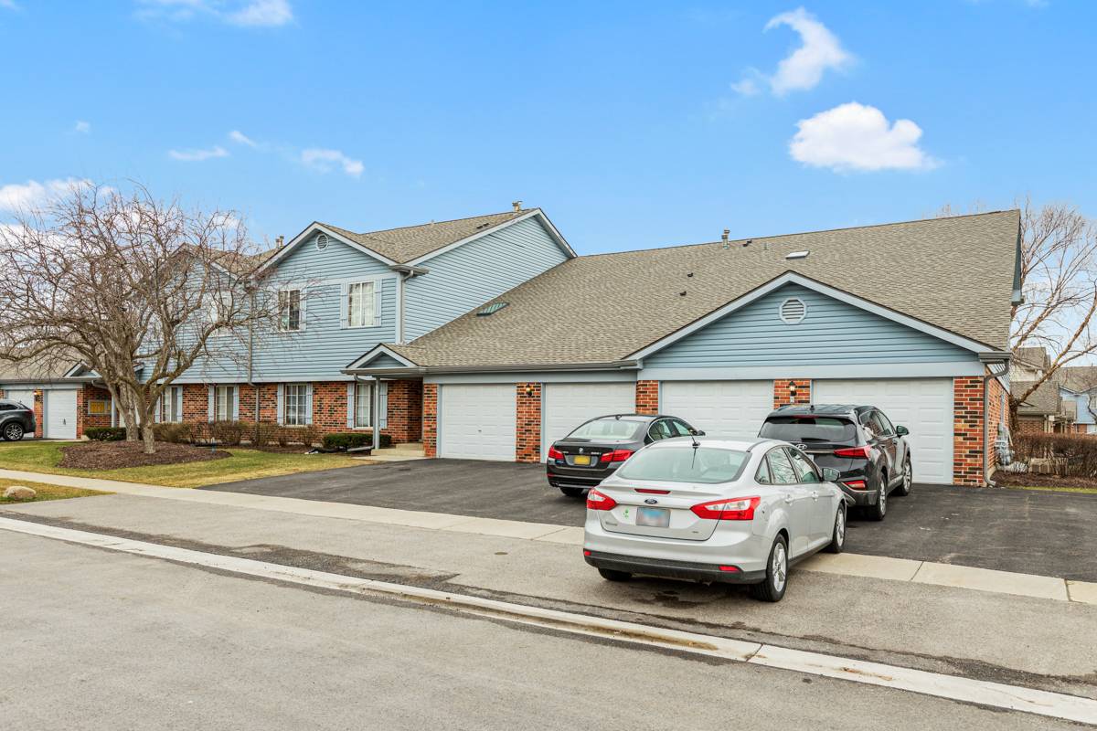 Schaumburg, IL 60193,1665 Commodore CT #7