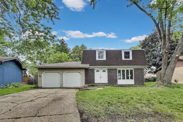 418 Surrey LN, Lindenhurst, IL 60046