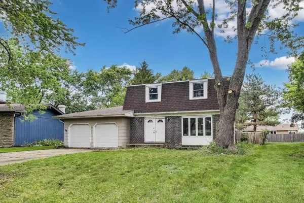 Lindenhurst, IL 60046,418 Surrey LN