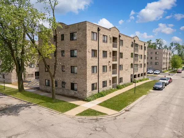 7335 Oakwood AVE #2E, Lyons, IL 60534