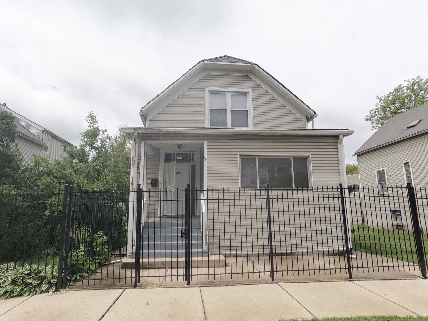Chicago, IL 60651,1430 N Leamington AVE #2