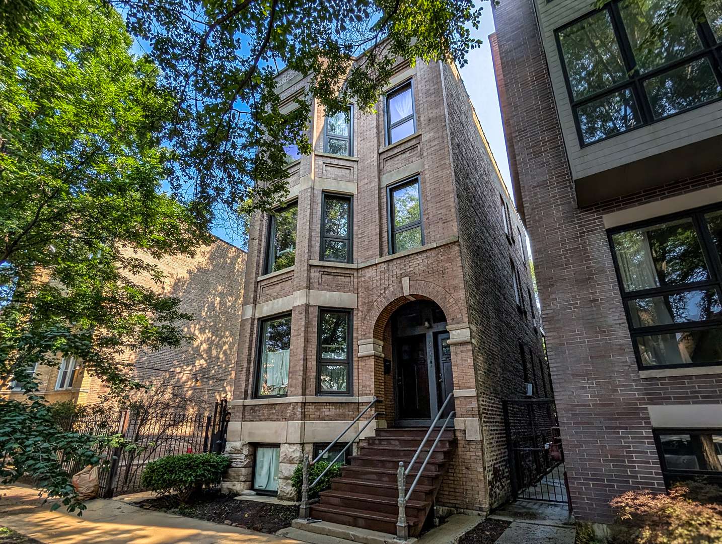 2641 W THOMAS ST, Chicago, IL 60622