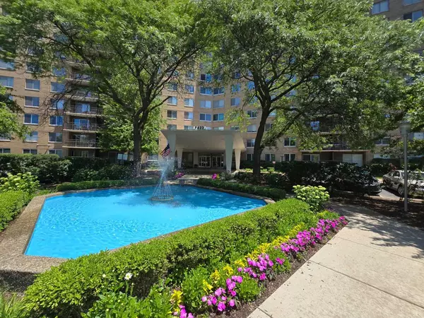 Chicago, IL 60645,7033 N Kedzie AVE #606