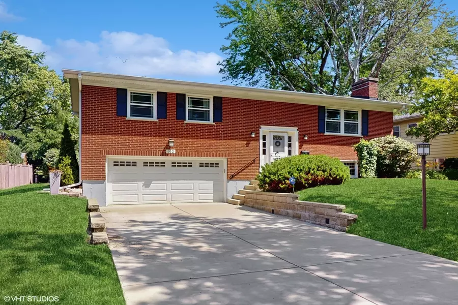 812 Kimberly WAY, Lisle, IL 60532