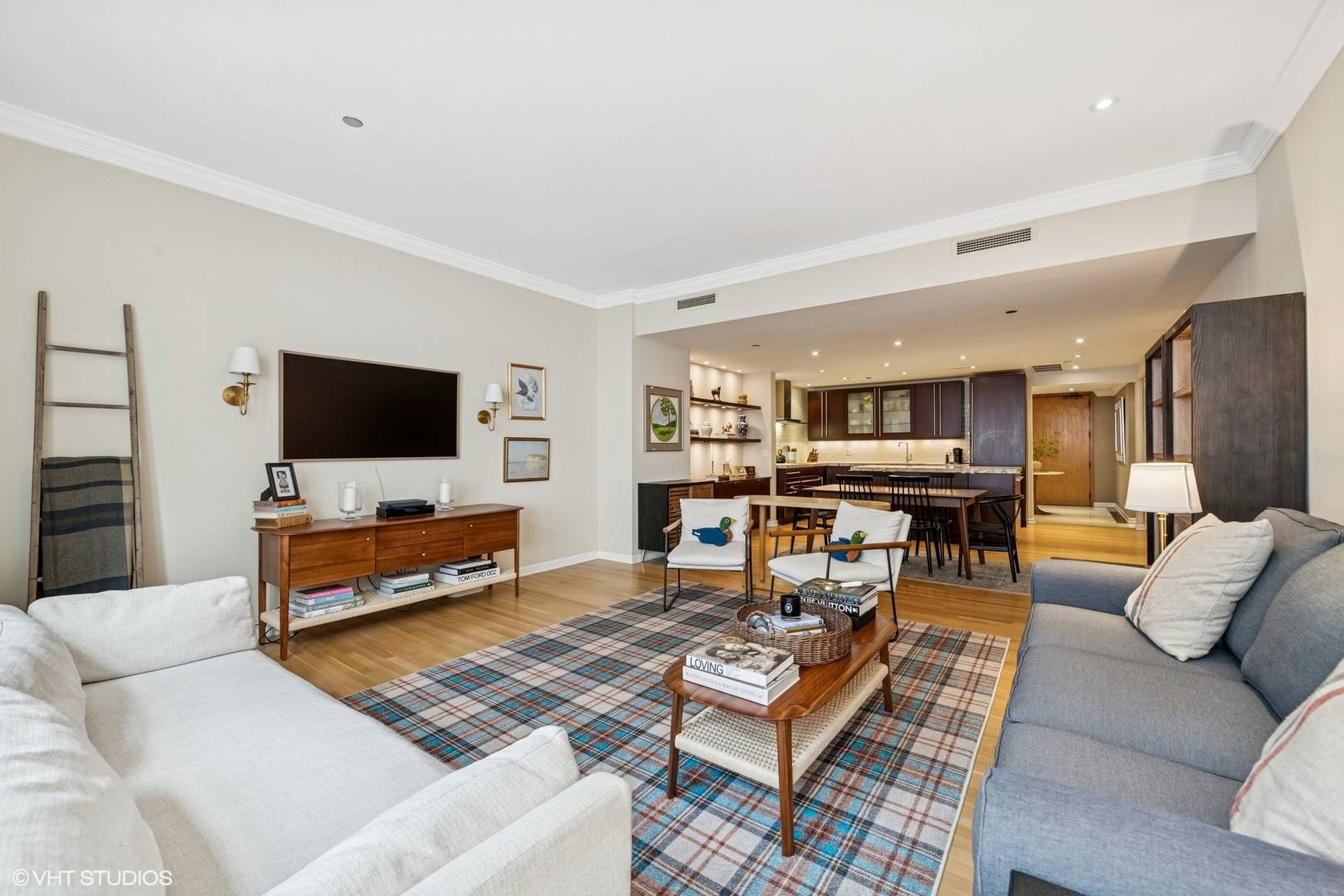 Chicago, IL 60611,680 N Lake Shore DR #816