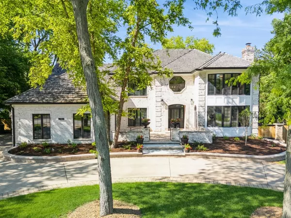 560 Ahlstrand RD, Glen Ellyn, IL 60137