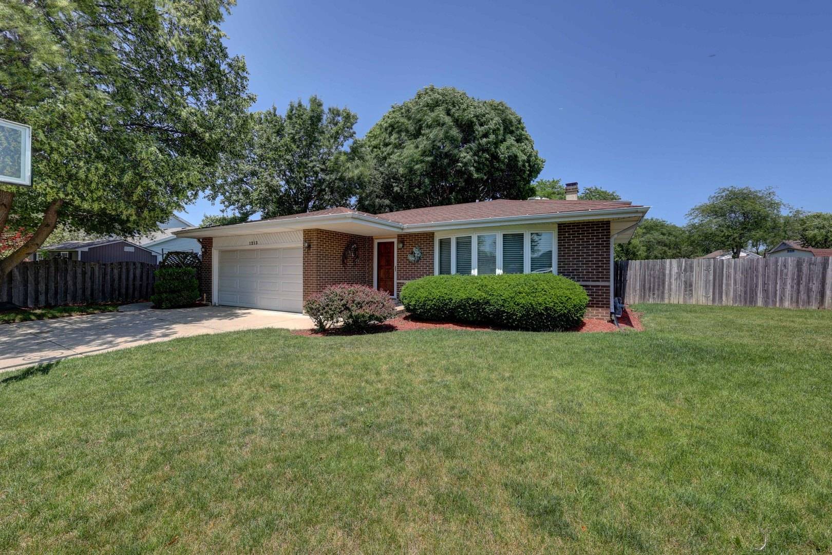Bartlett, IL 60103,1213 Rose CT