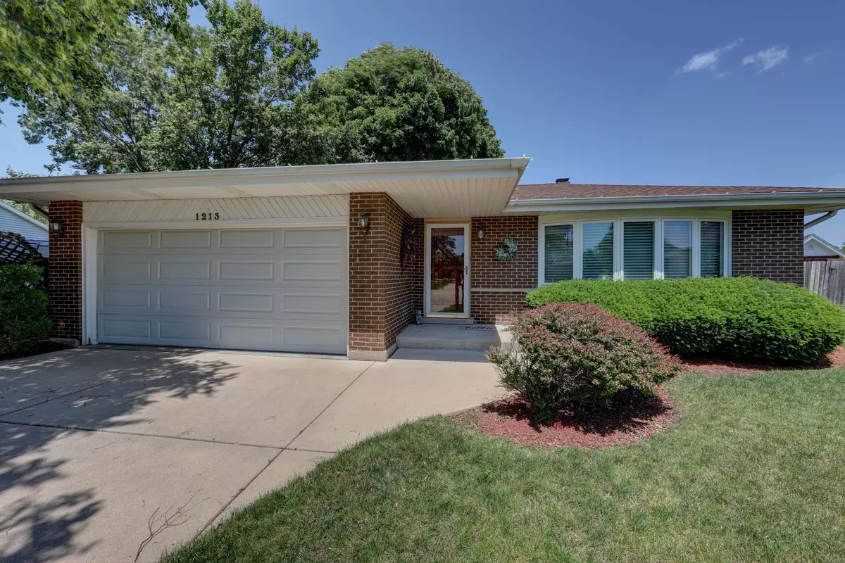 Bartlett, IL 60103,1213 Rose CT