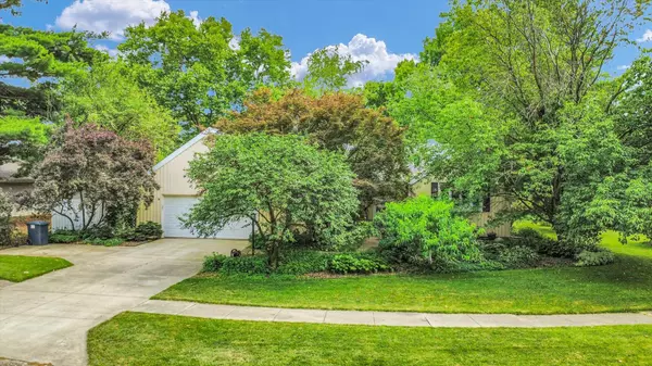 201 E Sherwin DR, Urbana, IL 61802