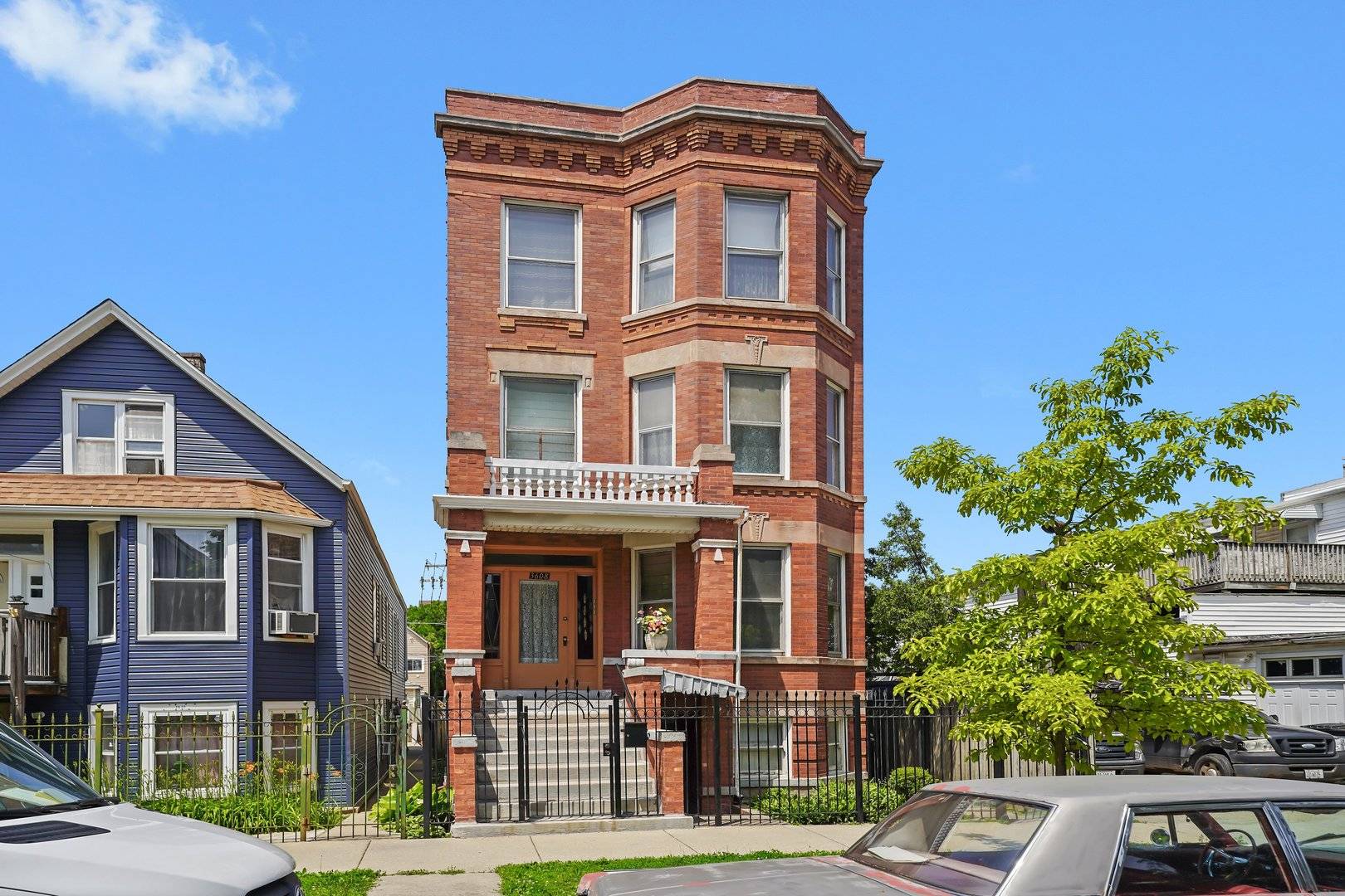 Chicago, IL 60618,3608 W Wolfram ST