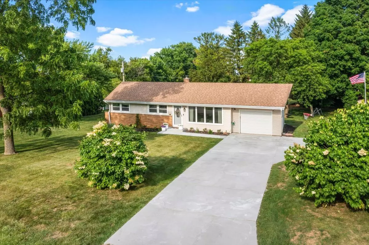 Barrington, IL 60010,23463 N Meadow LN