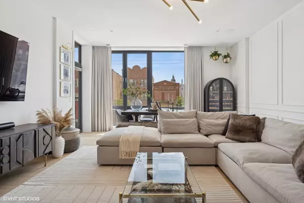 Chicago, IL 60622,2405 W Iowa ST #206