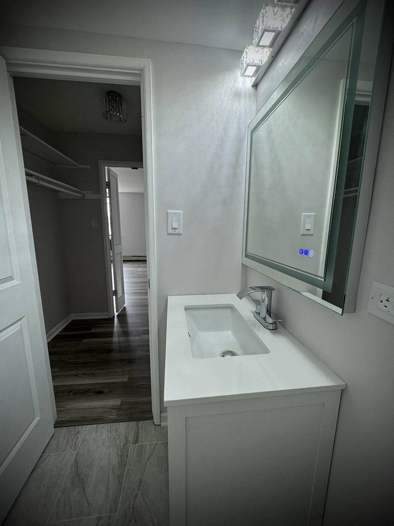 Oak Lawn, IL 60453,9720 S PULASKI RD #306