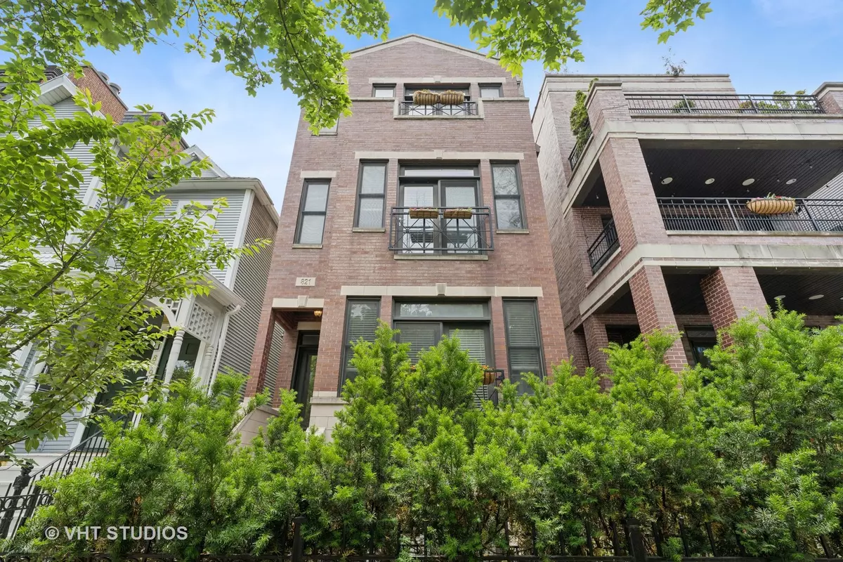 Chicago, IL 60614,821 W Wrightwood AVE #3