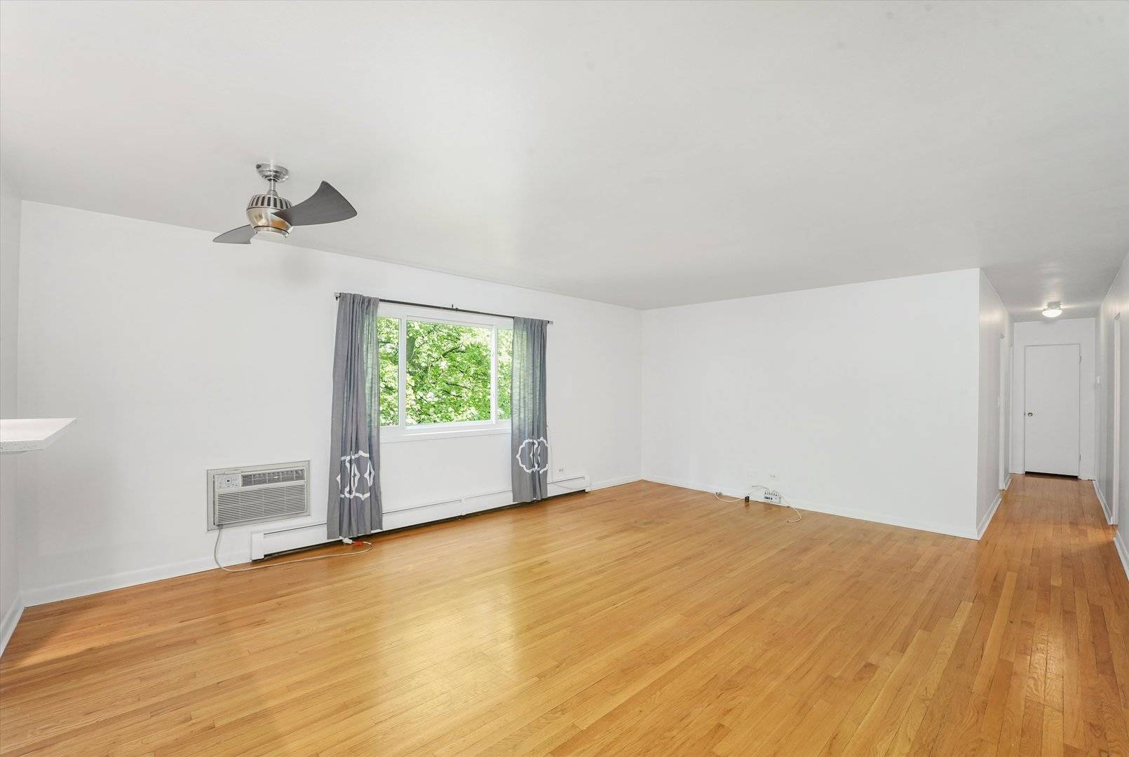 Evanston, IL 60202,200 South BLVD #1B