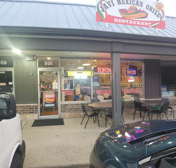 West Chicago, IL 60185,956 Roosevelt RD