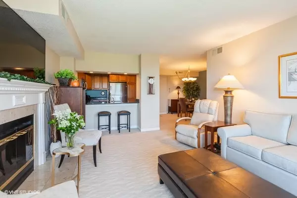 Naperville, IL 60540,511 AURORA AVE #405