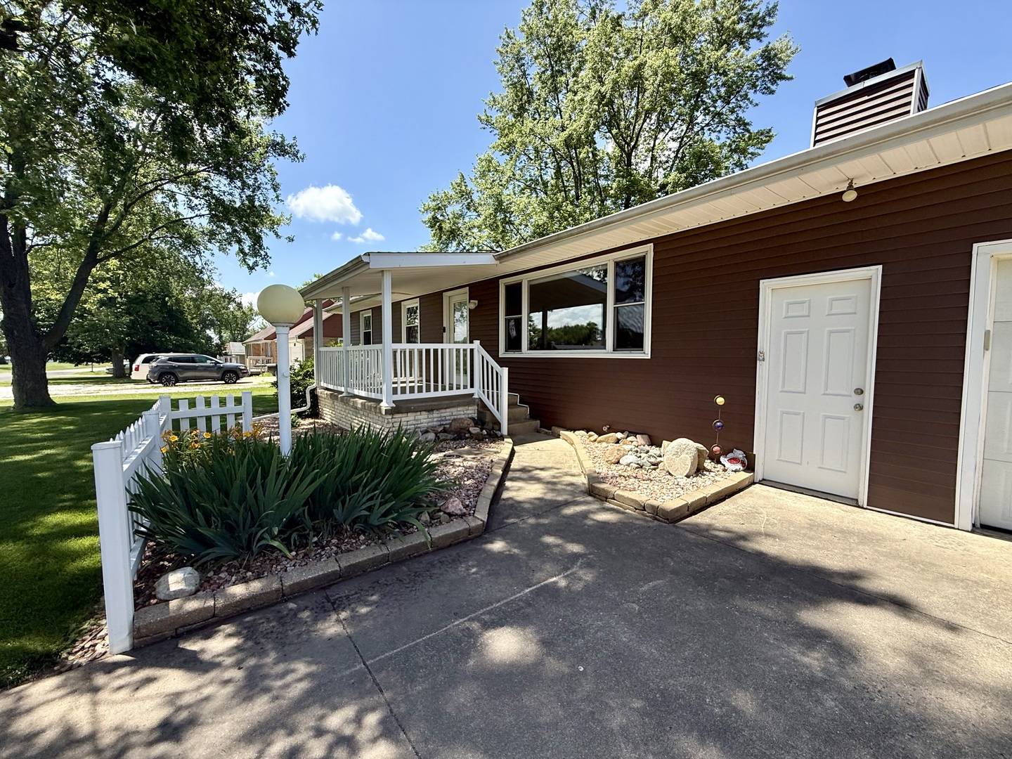 Gifford, IL 61847,214 S New ST