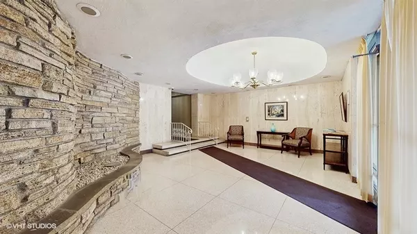 Oak Park, IL 60302,425 Home AVE #3H