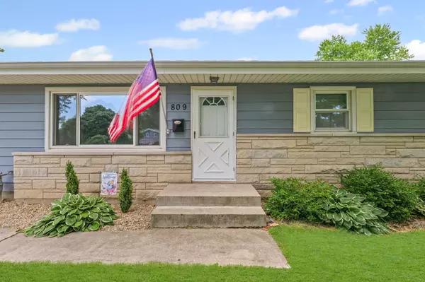 Monticello, IL 61856,809 S Longview RD