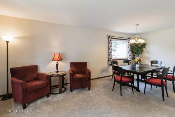 Arlington Heights, IL 60004,1942 Trail Ridge ST