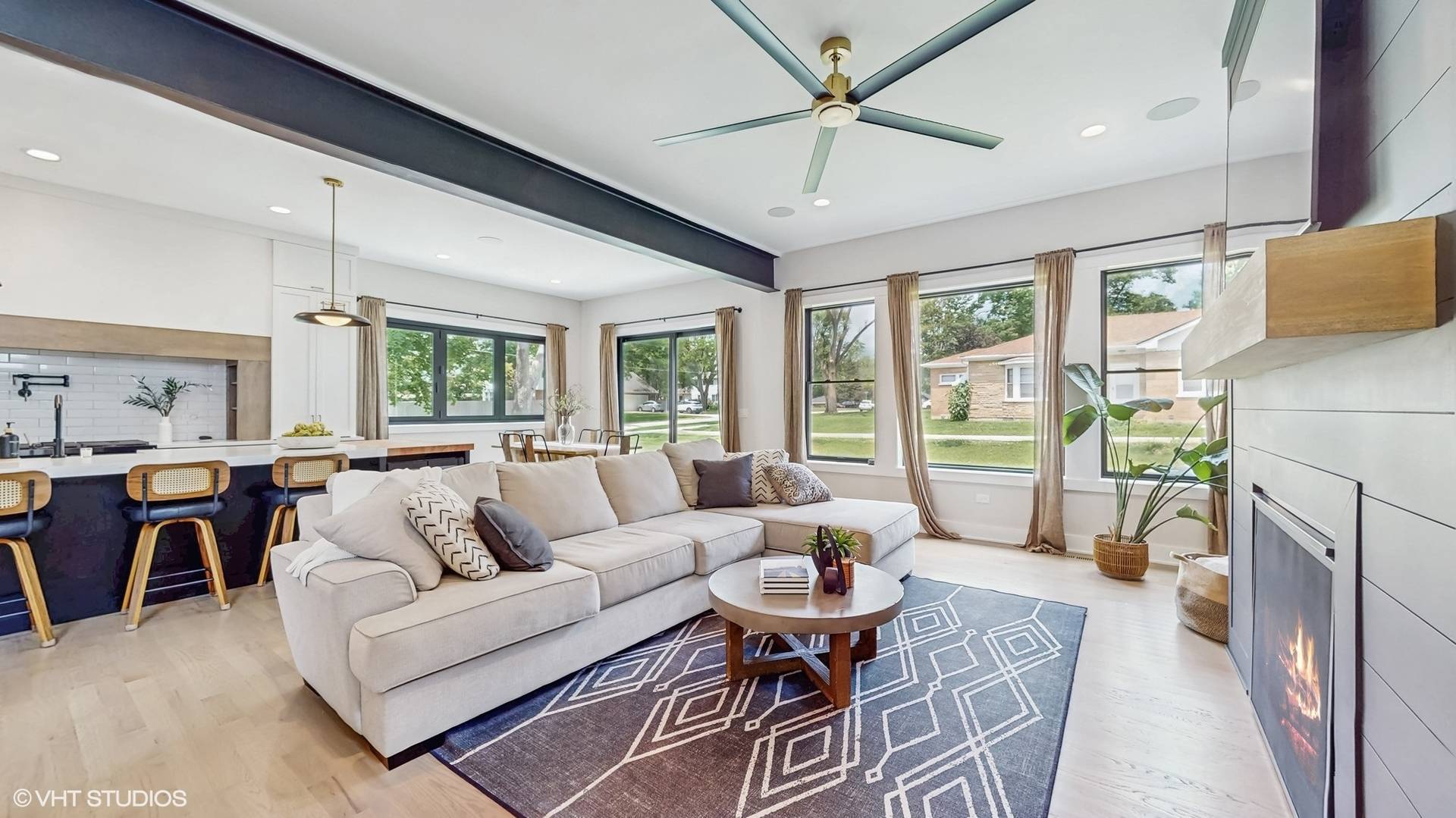 Naperville, IL 60563,223 W Bauer RD