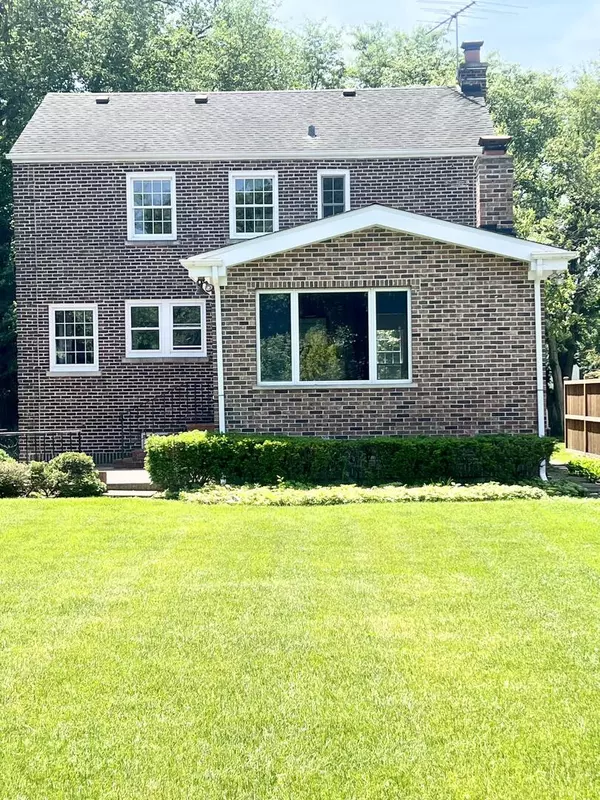 Winnetka, IL 60093,1253 Cherry ST