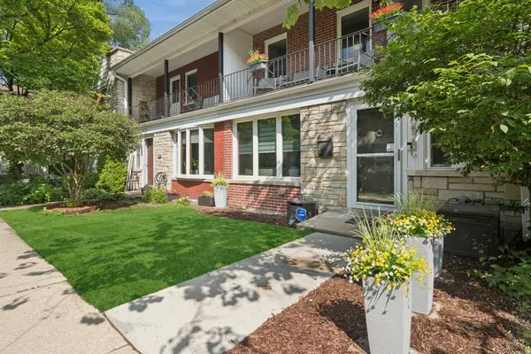 3528 N Pine Grove AVE #C, Chicago, IL 60657