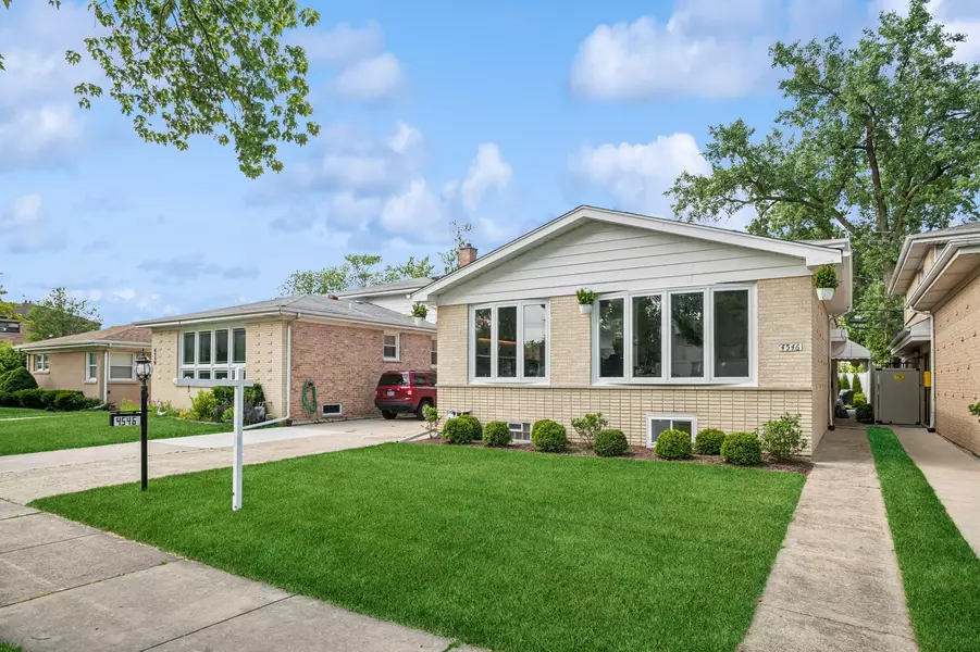 4546 Howard ST, Skokie, IL 60076