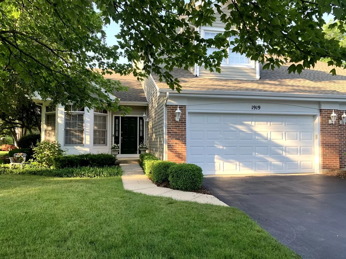 St. Charles, IL 60174,1919 Waverly CIR