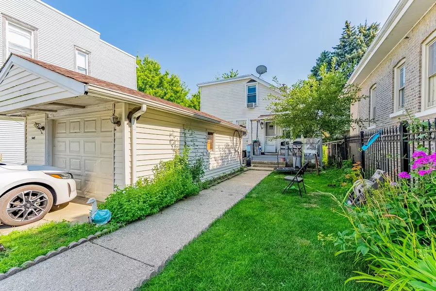 5009 W Addison ST, Chicago, IL 60641
