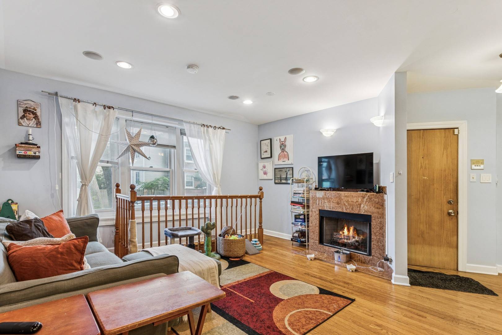 Chicago, IL 60660,1214 W Early AVE #1E