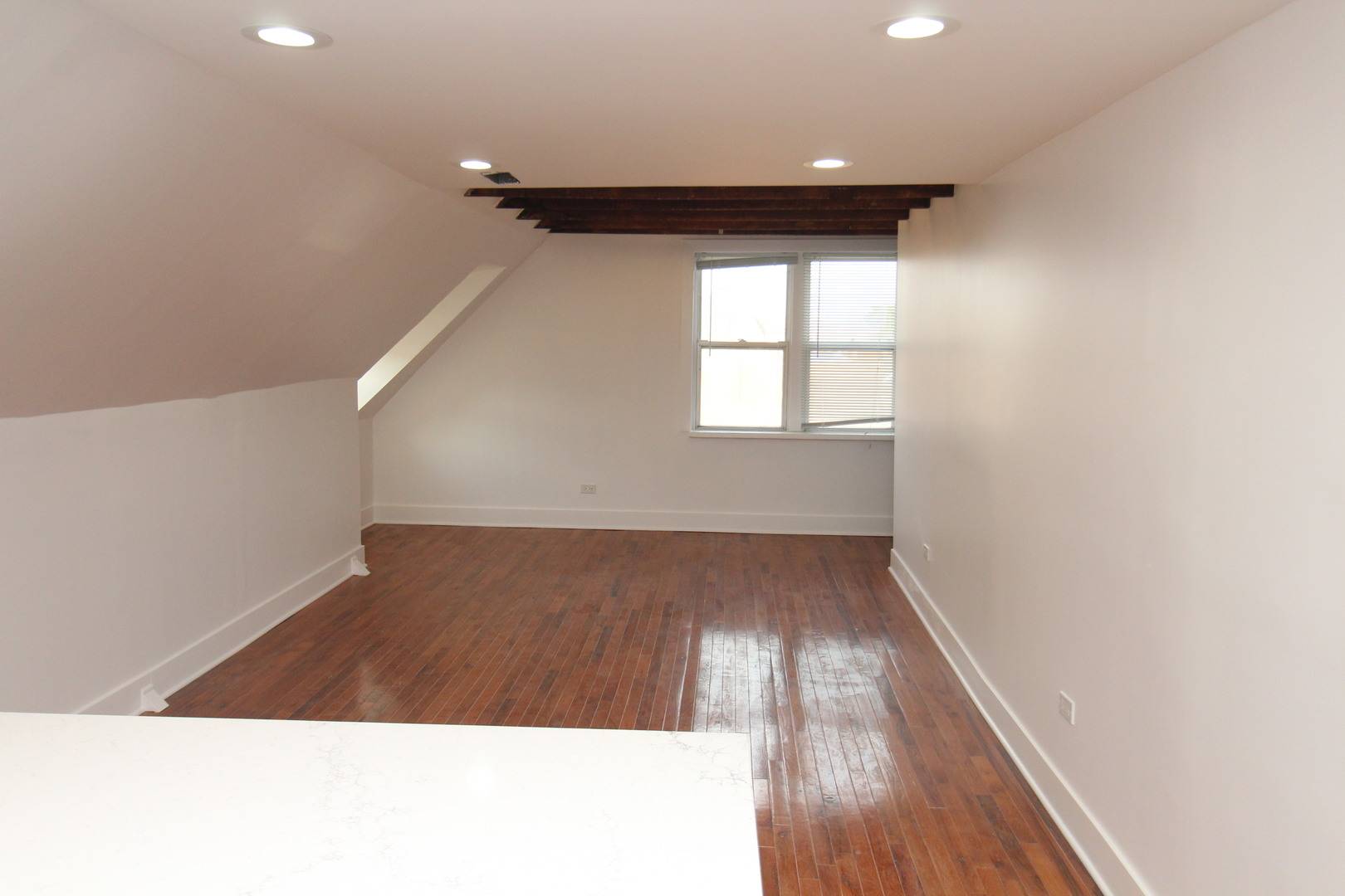 Chicago, IL 60642,1362 N bosworth AVE #4A