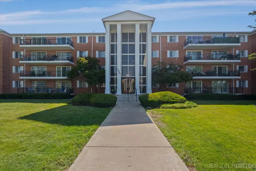 1050 N Farnsworth AVE #202, Aurora, IL 60505