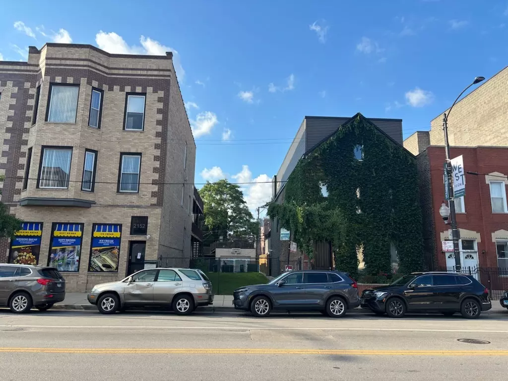 Chicago, IL 60622,2150 W Chicago AVE