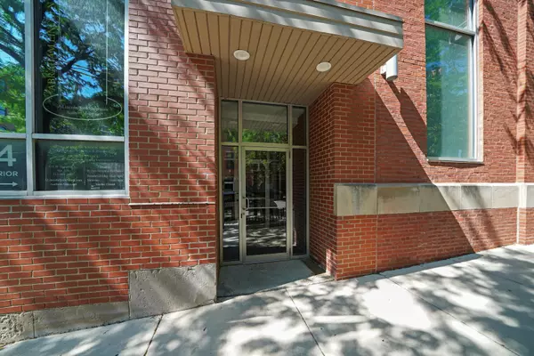 Chicago, IL 60642,824 W Superior ST #303