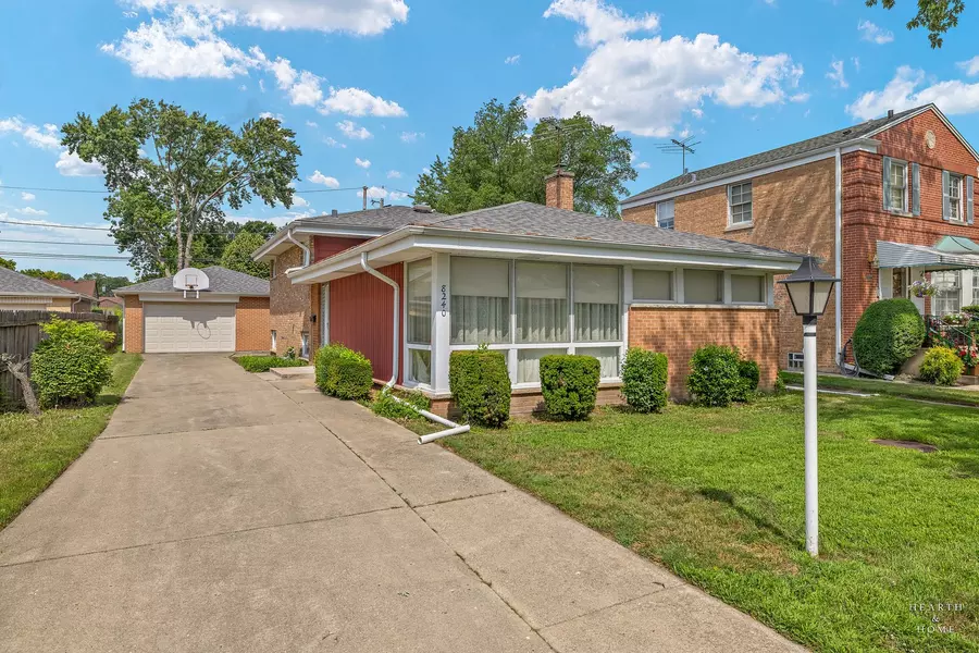 8240 Springfield AVE N, Skokie, IL 60076