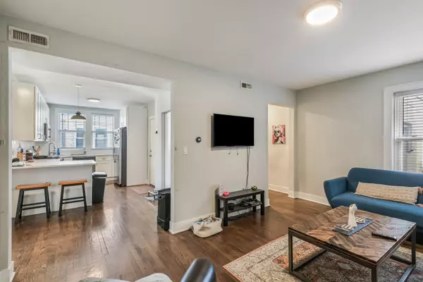 Chicago, IL 60618,3228 N Hamlin AVE